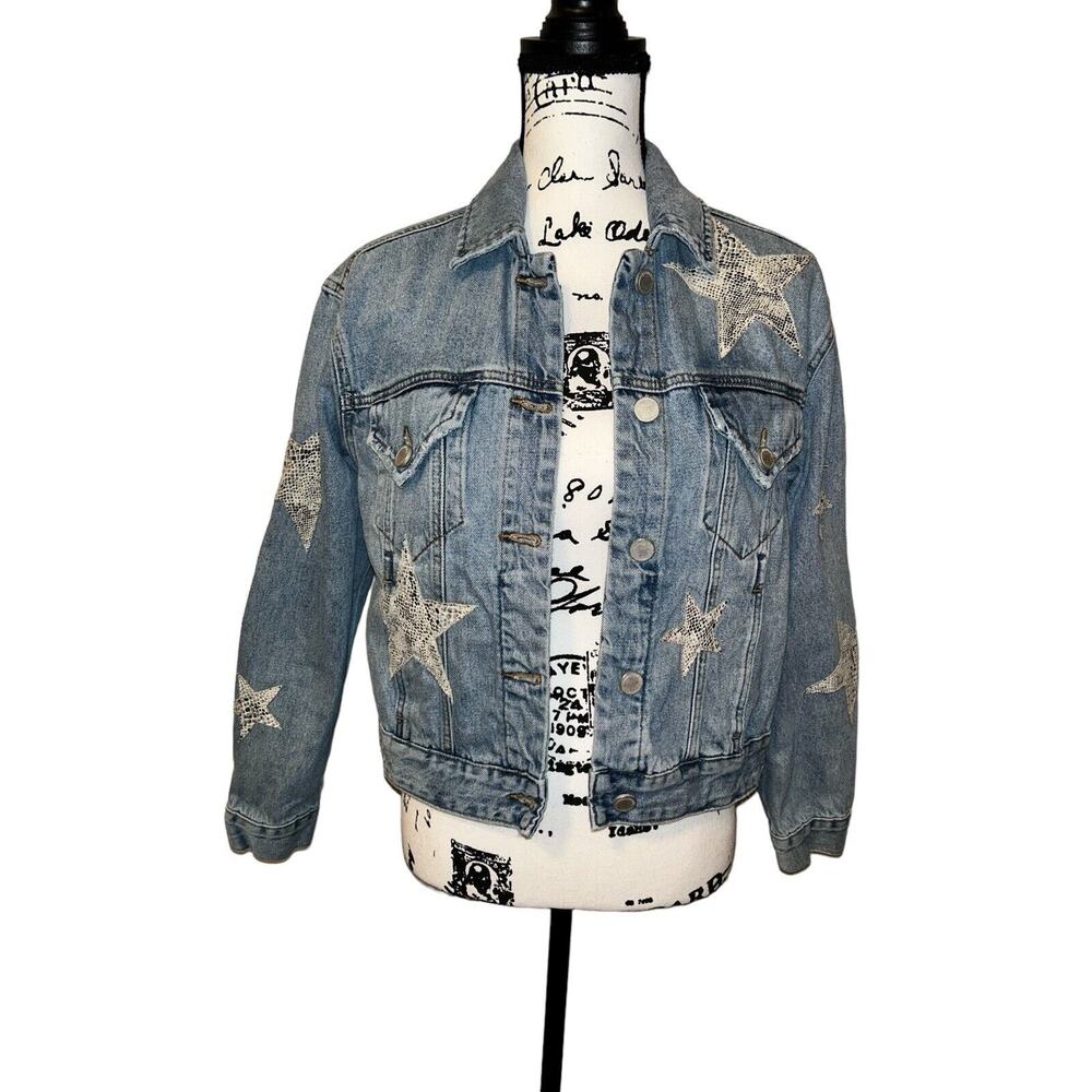BLANK NYC Denim Jean Jacket Light Wash Faux Leather Star Patch Snakeskin Size XS